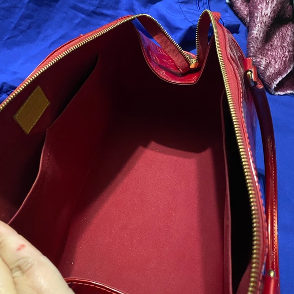 Authentic Louis Vuitton bag in Red Vernis - Picture 4 of 6